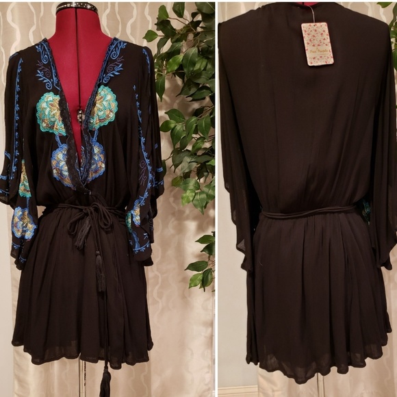 Free People Dresses & Skirts - NWT Free People Top Black Size S Flowy Sleeves Free People Dresses & Skirts - NWT Free People Top Black Size S Flowy Sleeves
